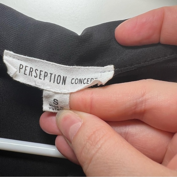 Perception Concept Chic Black Blouse with Buttoned Down Size Small Pleats Puff - Picture 4 of 7